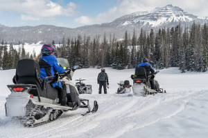 Off Grid Experiences - Snowmobile Tours & Rentals