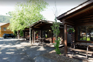 Elk Country Inn | Cabins, Motel & Suites