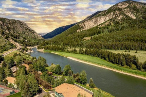 Flying Saddle Resort | on the Snake River
