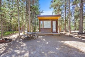 Headwaters Lodge & Cabins at Flagg Ranch