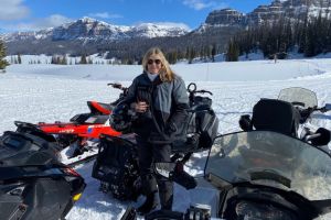 Off Grid Experiences - Snowmobile Rentals